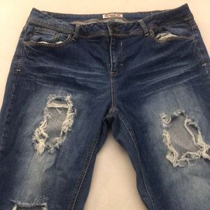 Women’s distressed jeans!!!!!